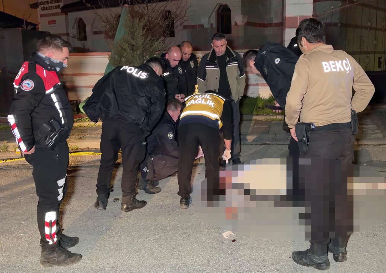 2 çocuk babası adam, cami önünde başından vurulmuş halde ölü bulundu 2